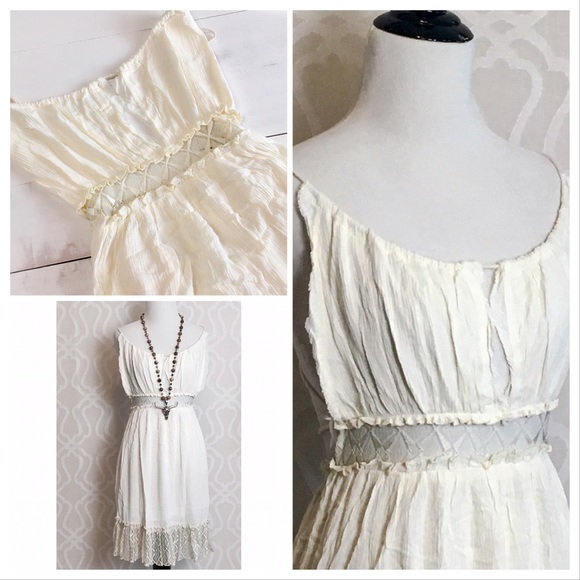 *LAST ONE* Ivory Antique Lace Dress - Picture 5 of 8